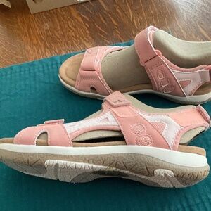 Earth Skylar Sandals size 5